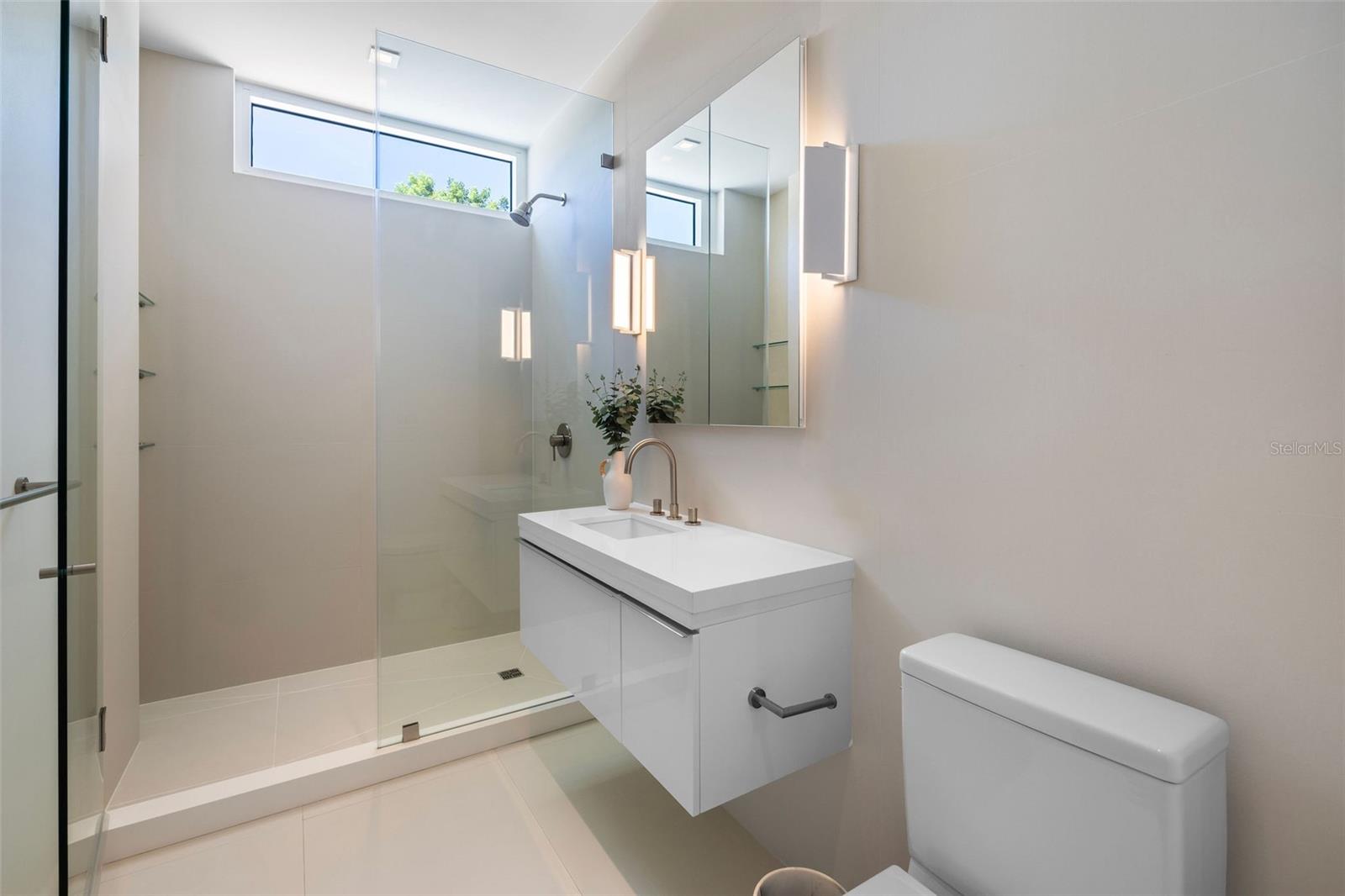 TB8474005 Property Photo