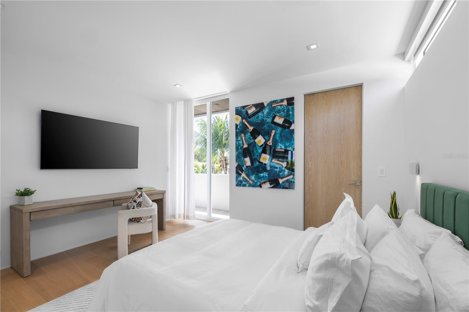 TB8474005 Property Photo