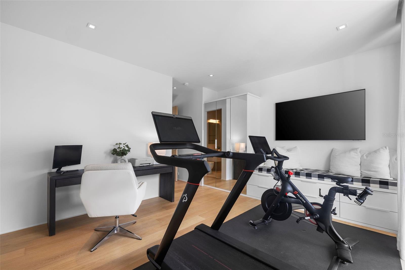 TB8474005 Property Photo