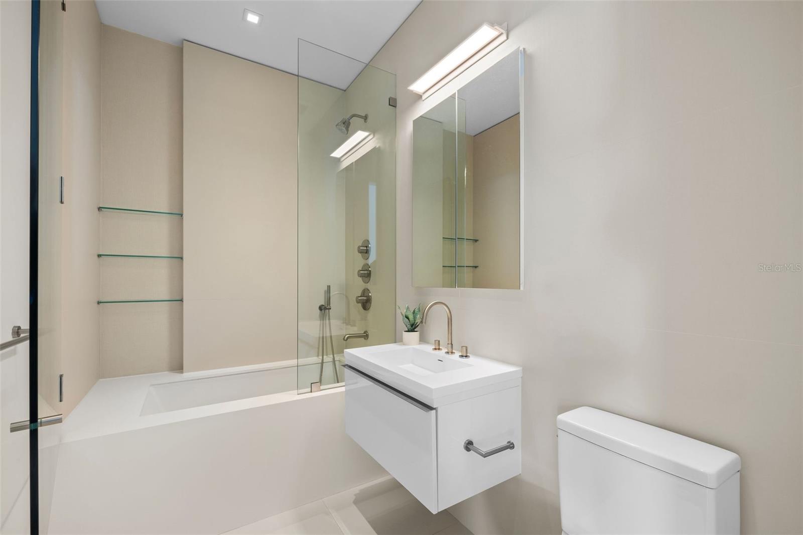 TB8474005 Property Photo