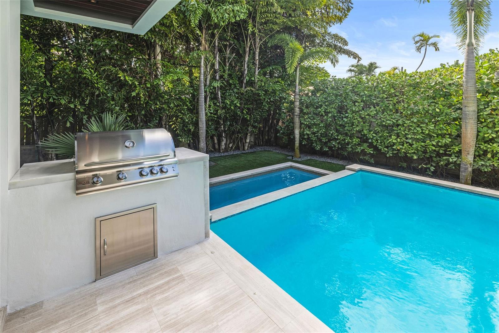 TB8474005 Property Photo