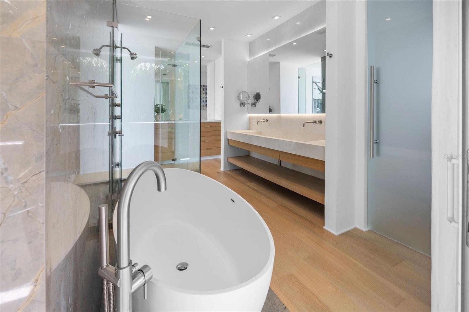 TB8474005 Property Photo