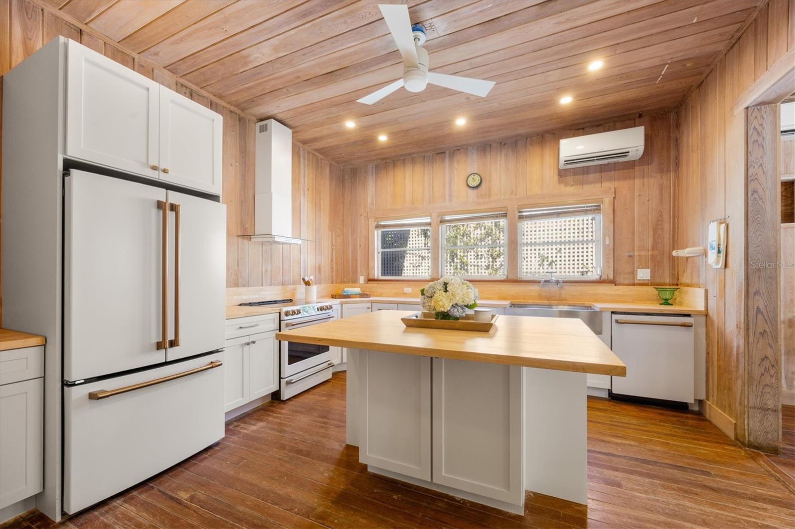 D6146072 Property Photo