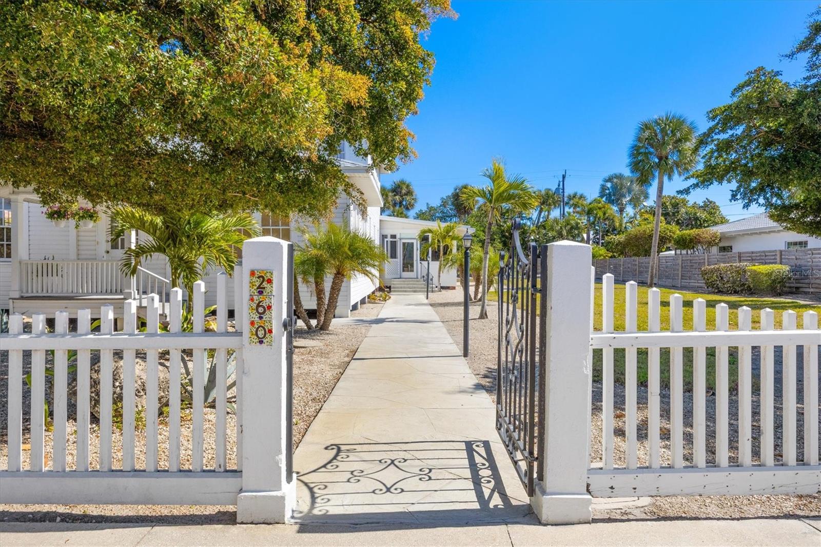 D6146072 Property Photo