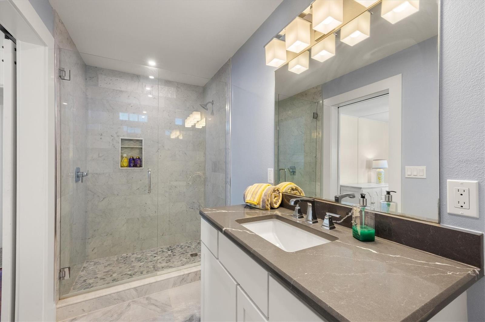 D6146072 Property Photo