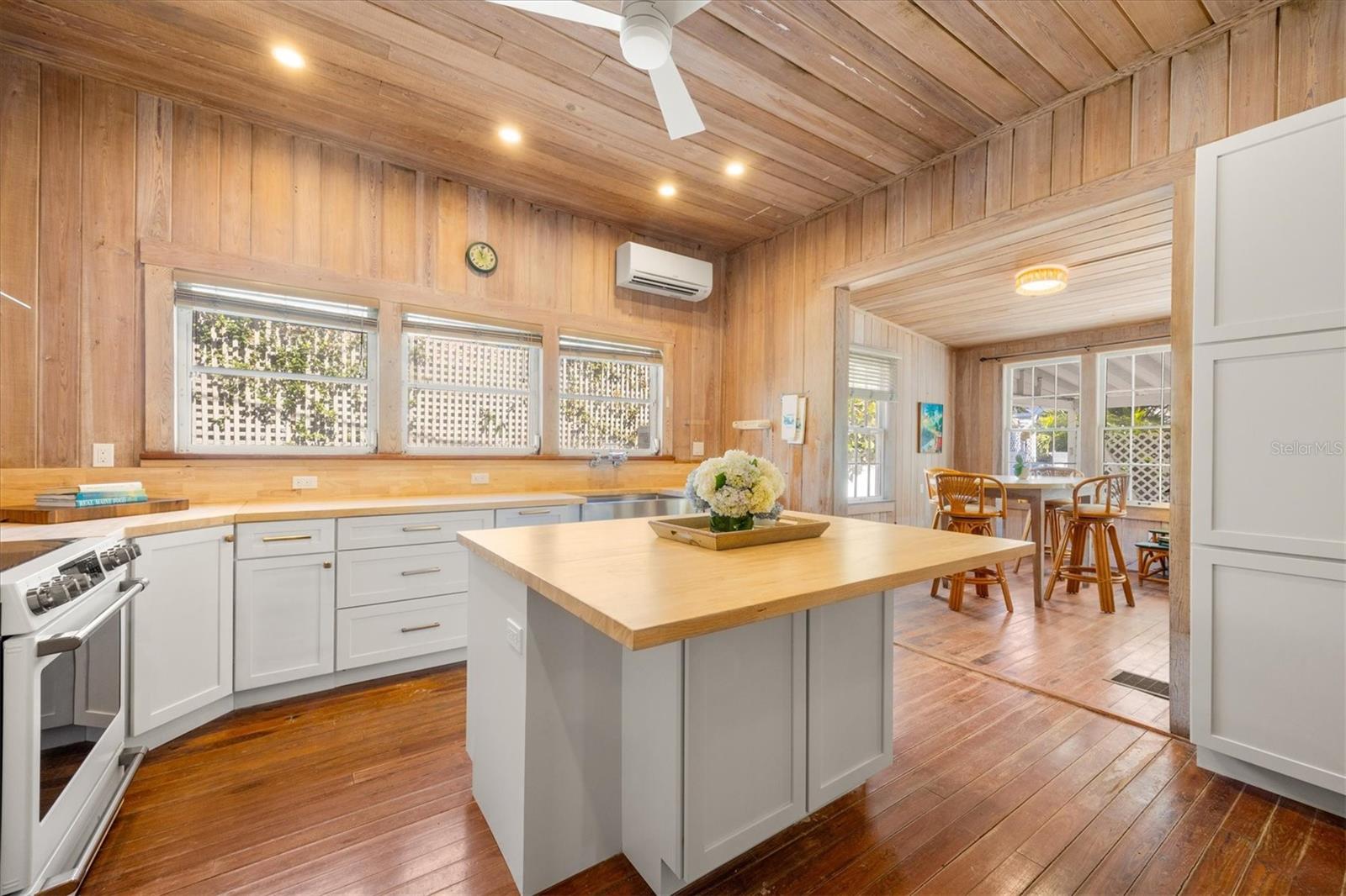 D6146072 Property Photo