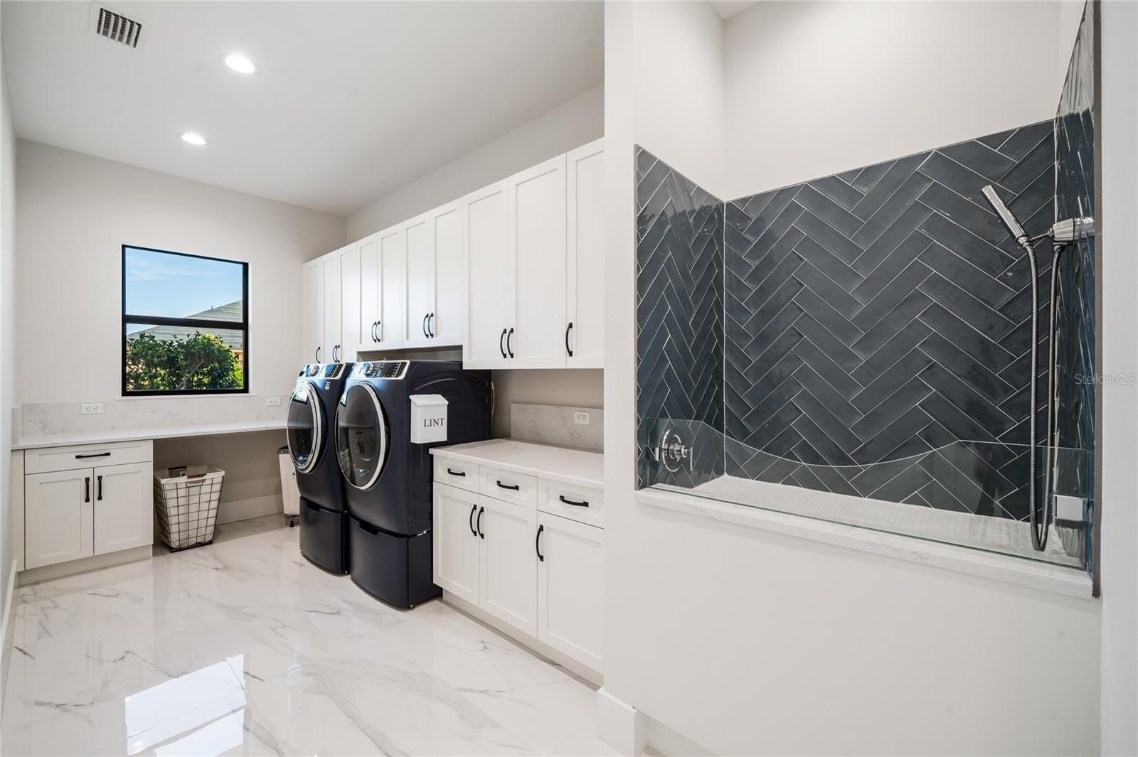 O6380896 Property Photo