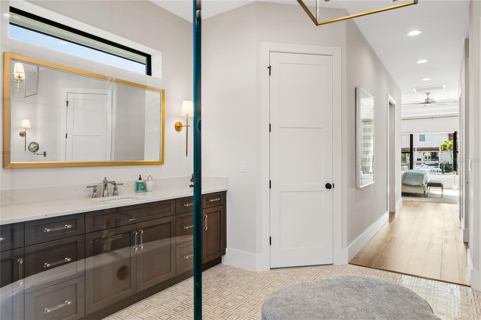 O6380896 Property Photo