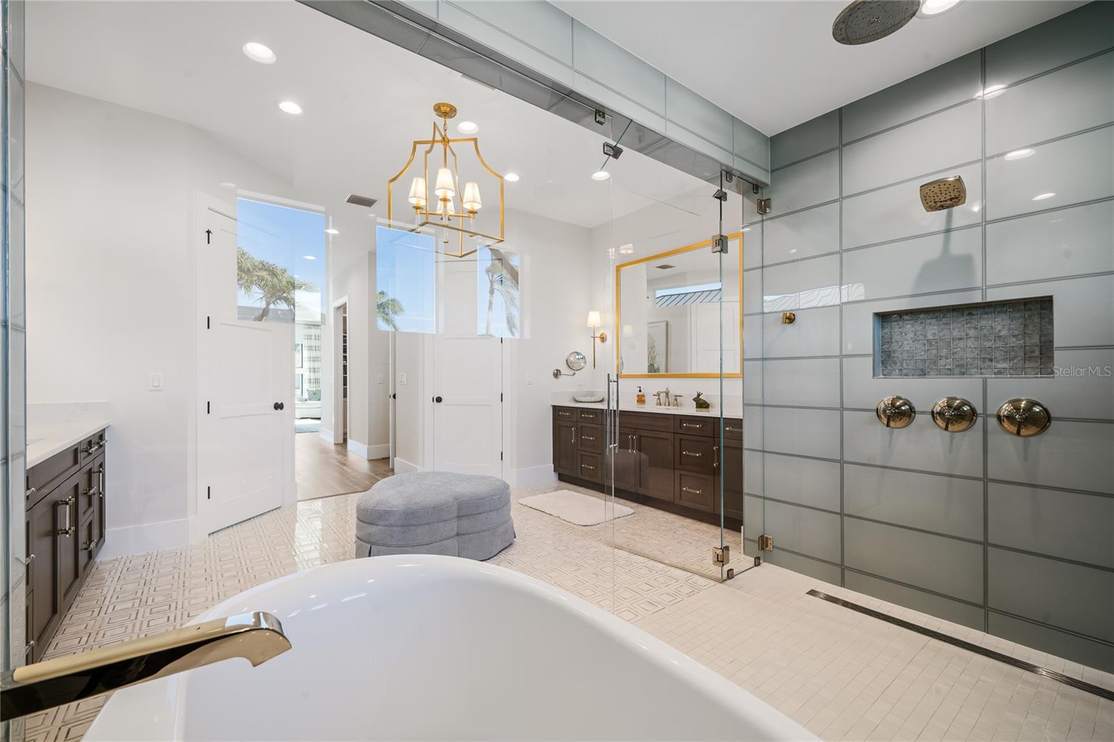 O6380896 Property Photo