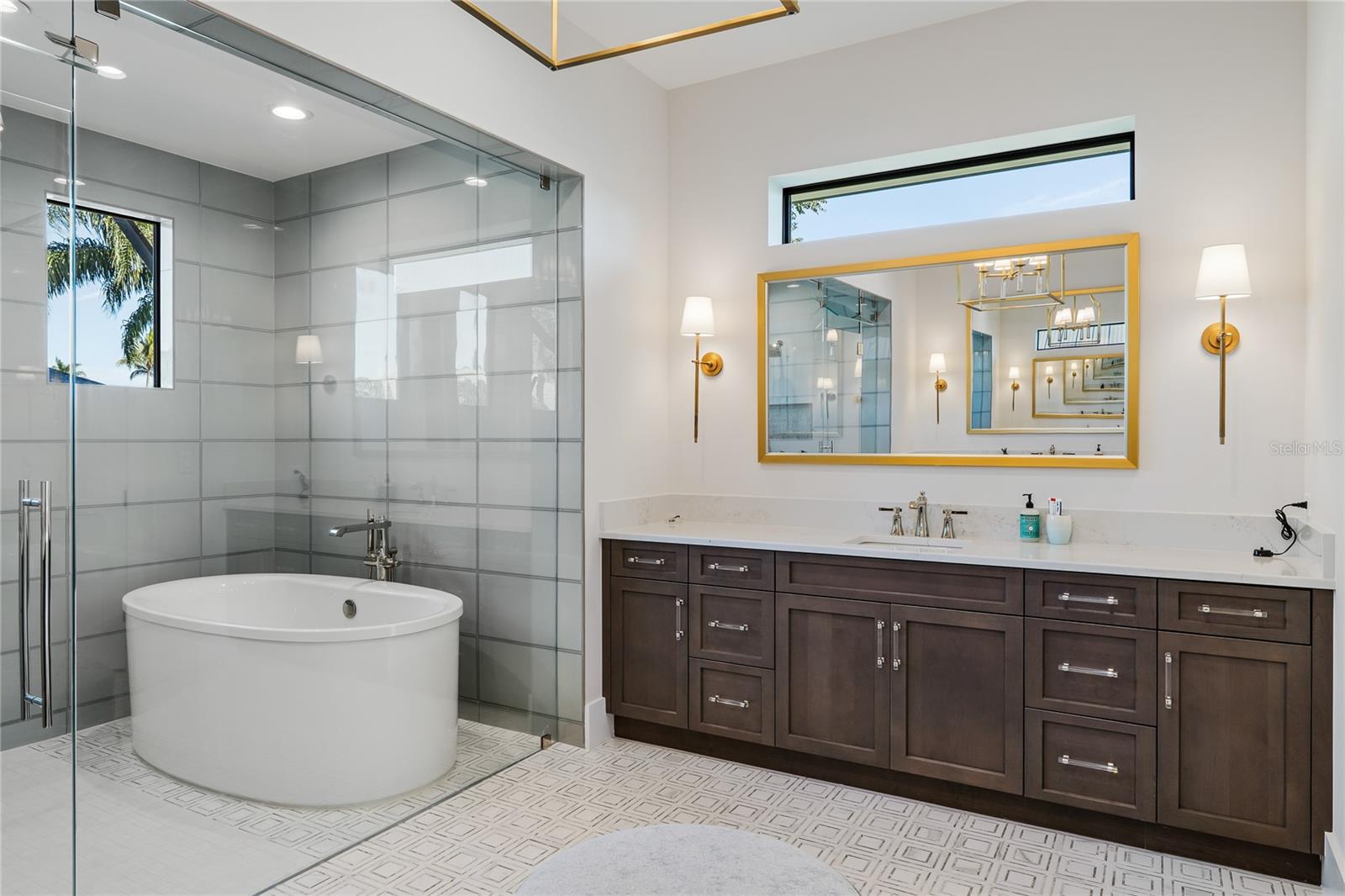 O6380896 Property Photo