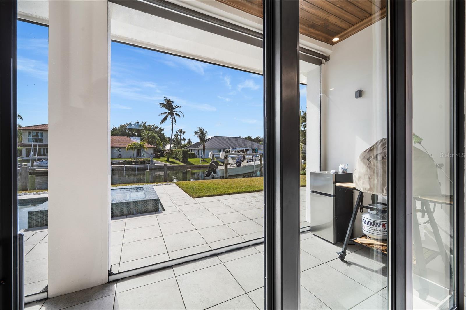 O6380896 Property Photo