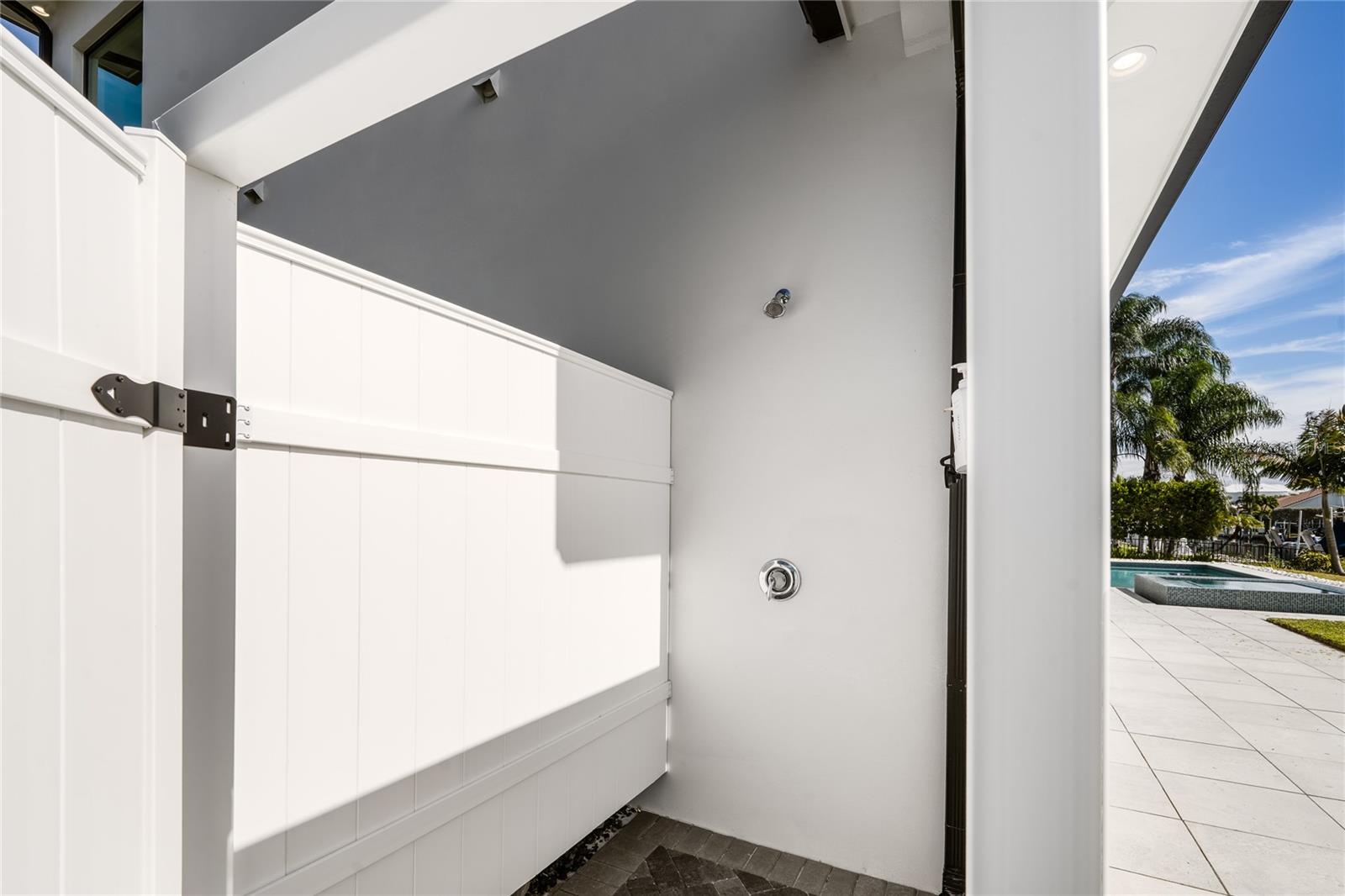 O6380896 Property Photo