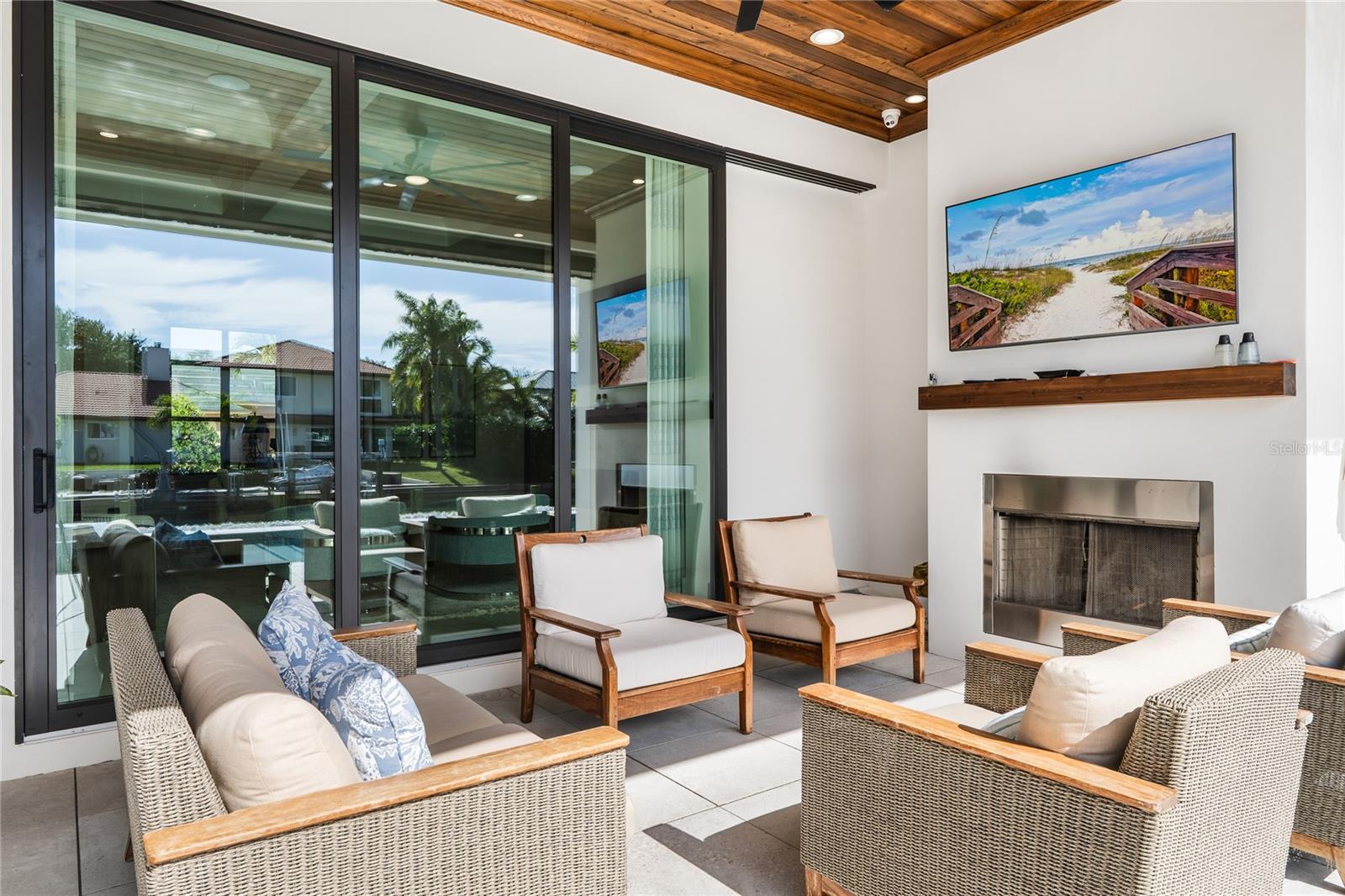 O6380896 Property Photo