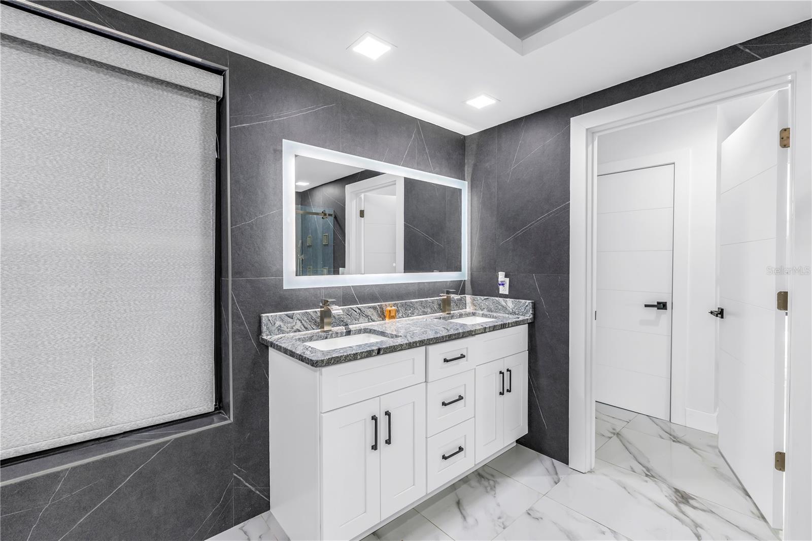 TB8474247 Property Photo