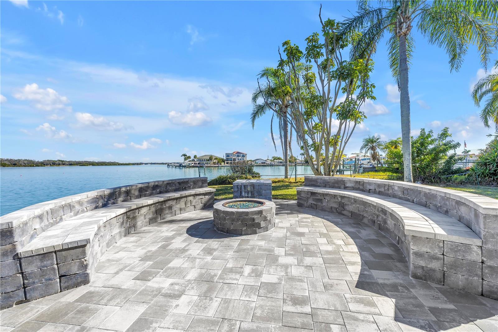 TB8474247 Property Photo