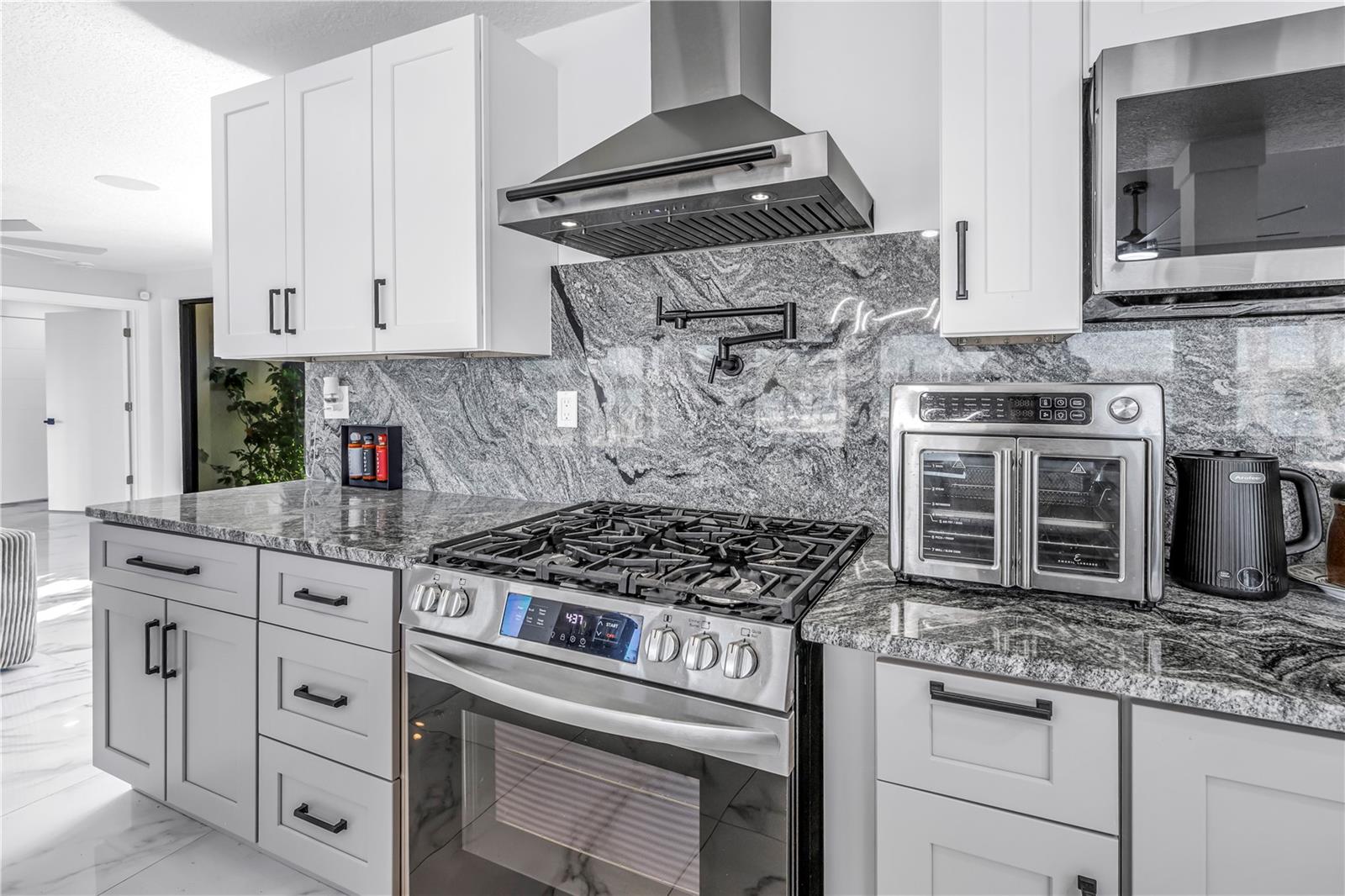 TB8474247 Property Photo