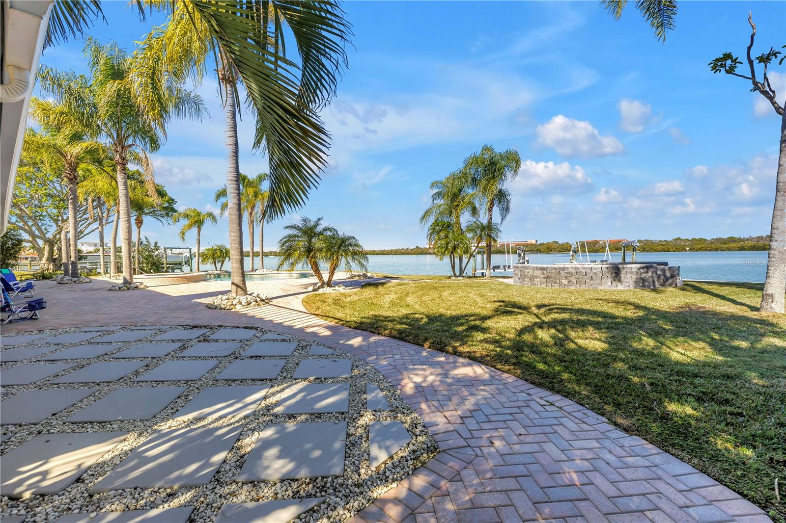 TB8474247 Property Photo