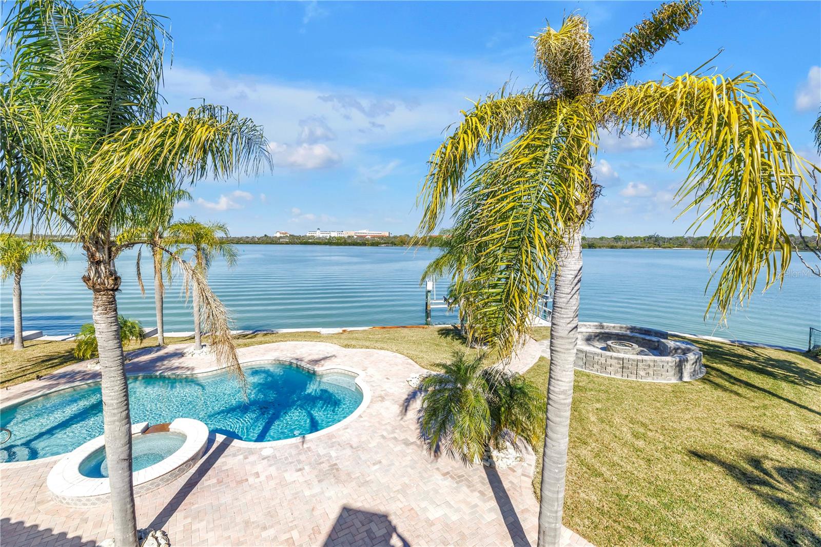 TB8474247 Property Photo