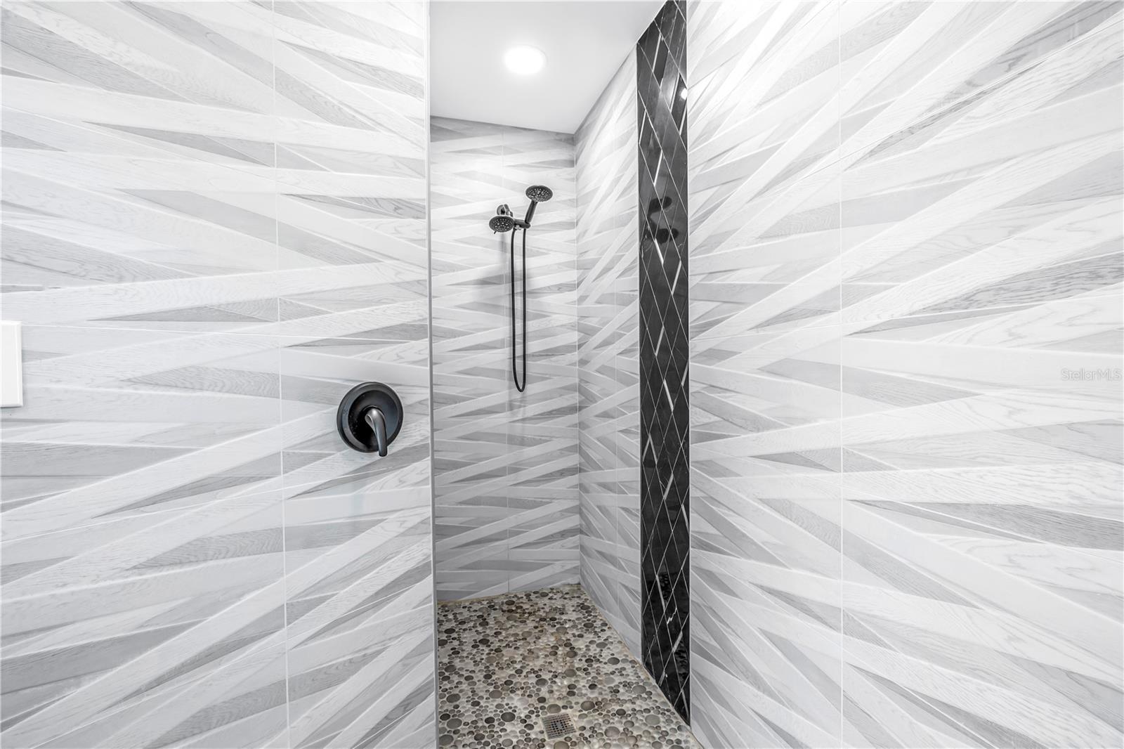 TB8474247 Property Photo