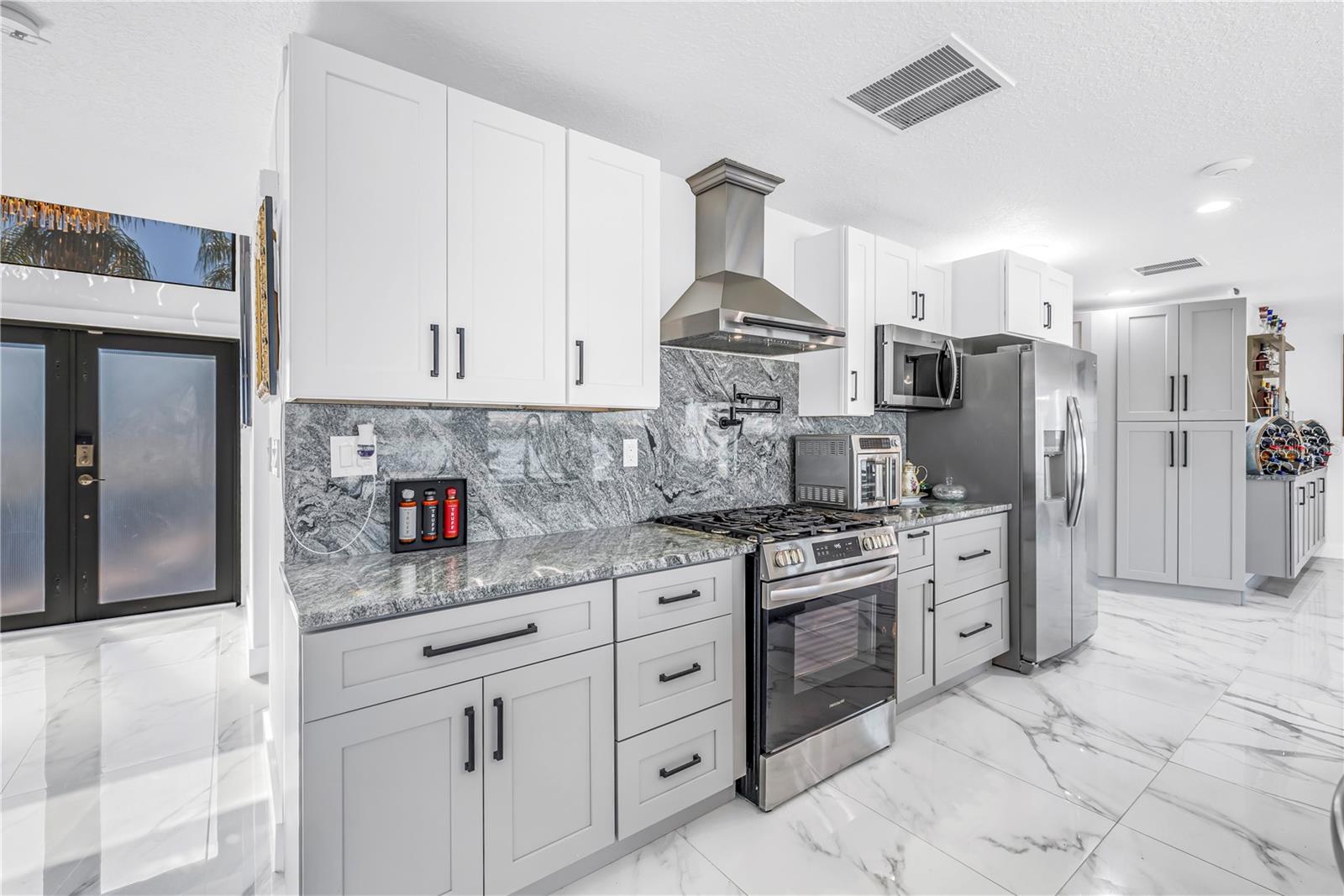 TB8474247 Property Photo