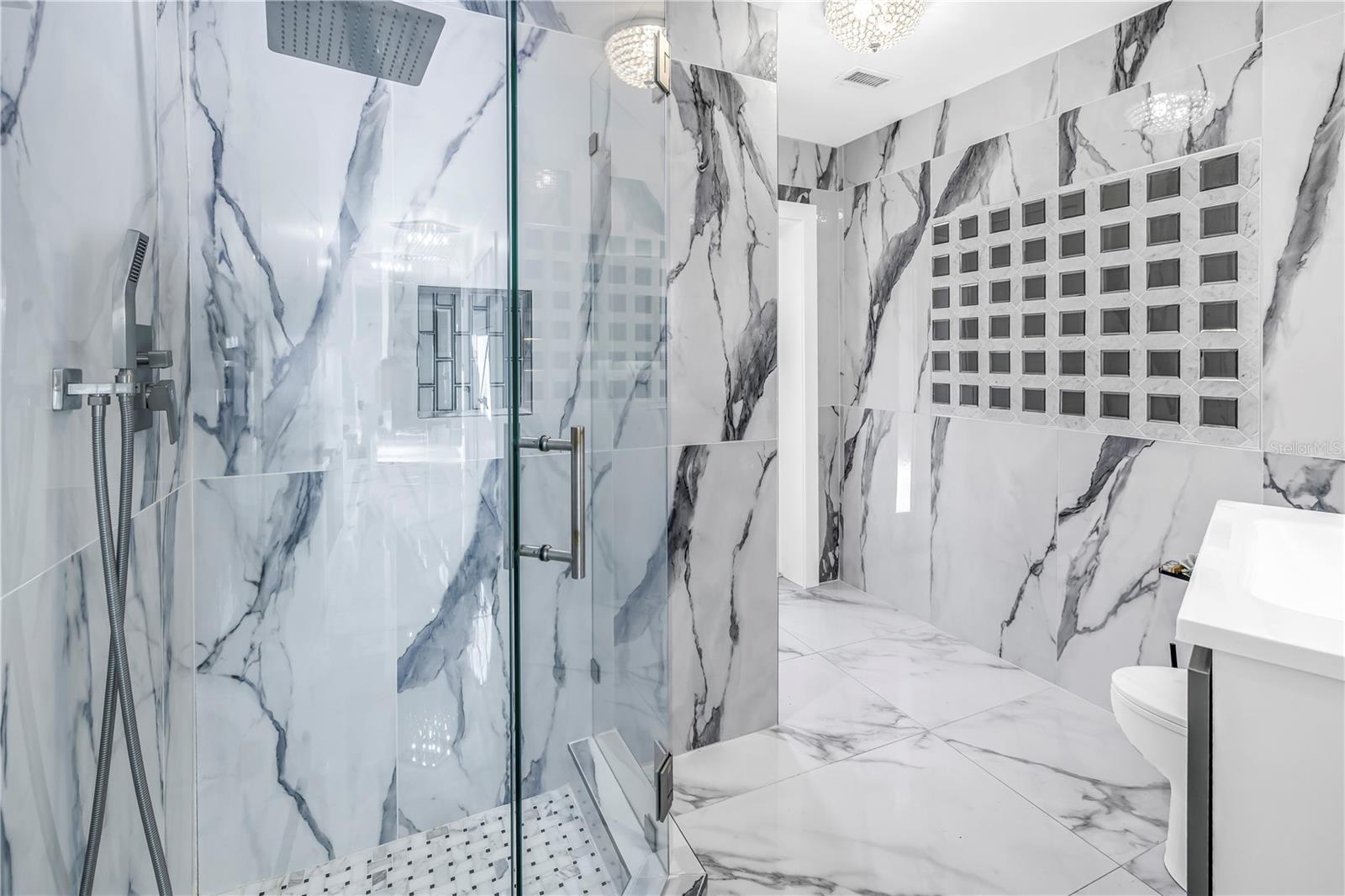 TB8474247 Property Photo