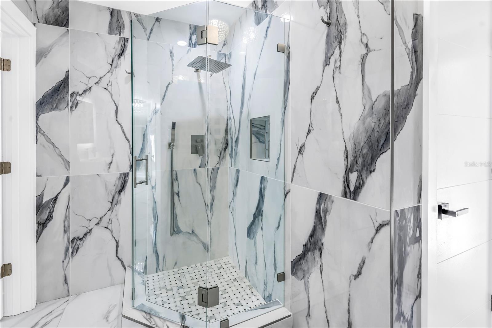 TB8474247 Property Photo