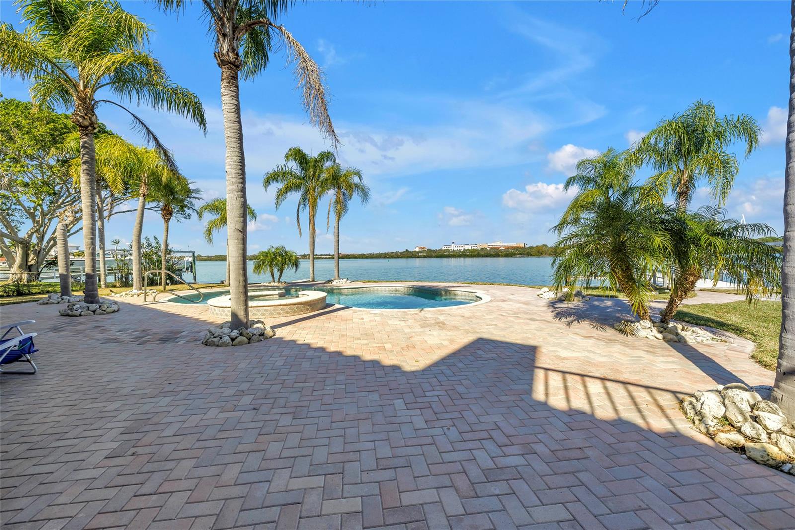 TB8474247 Property Photo