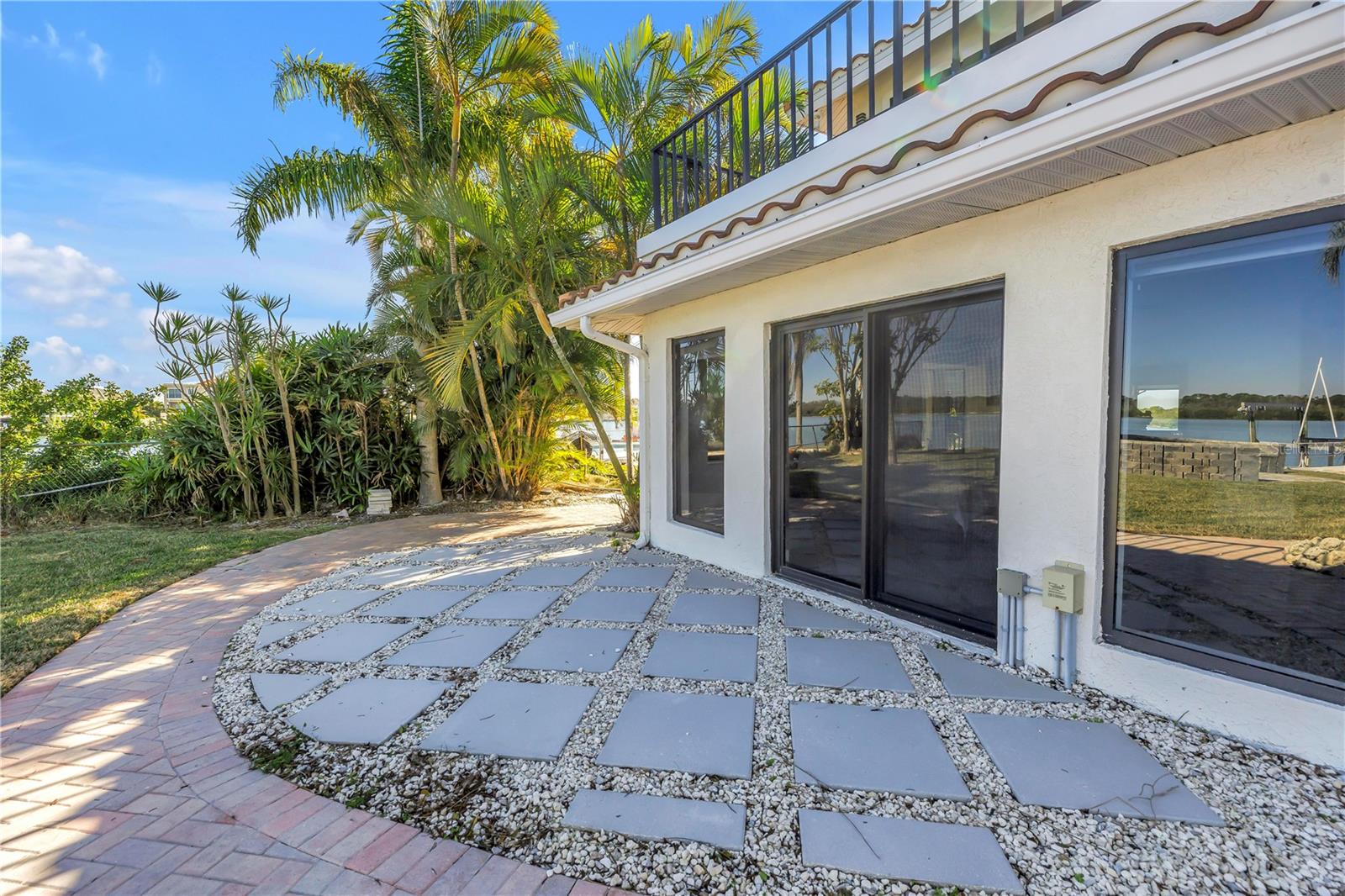 TB8474247 Property Photo