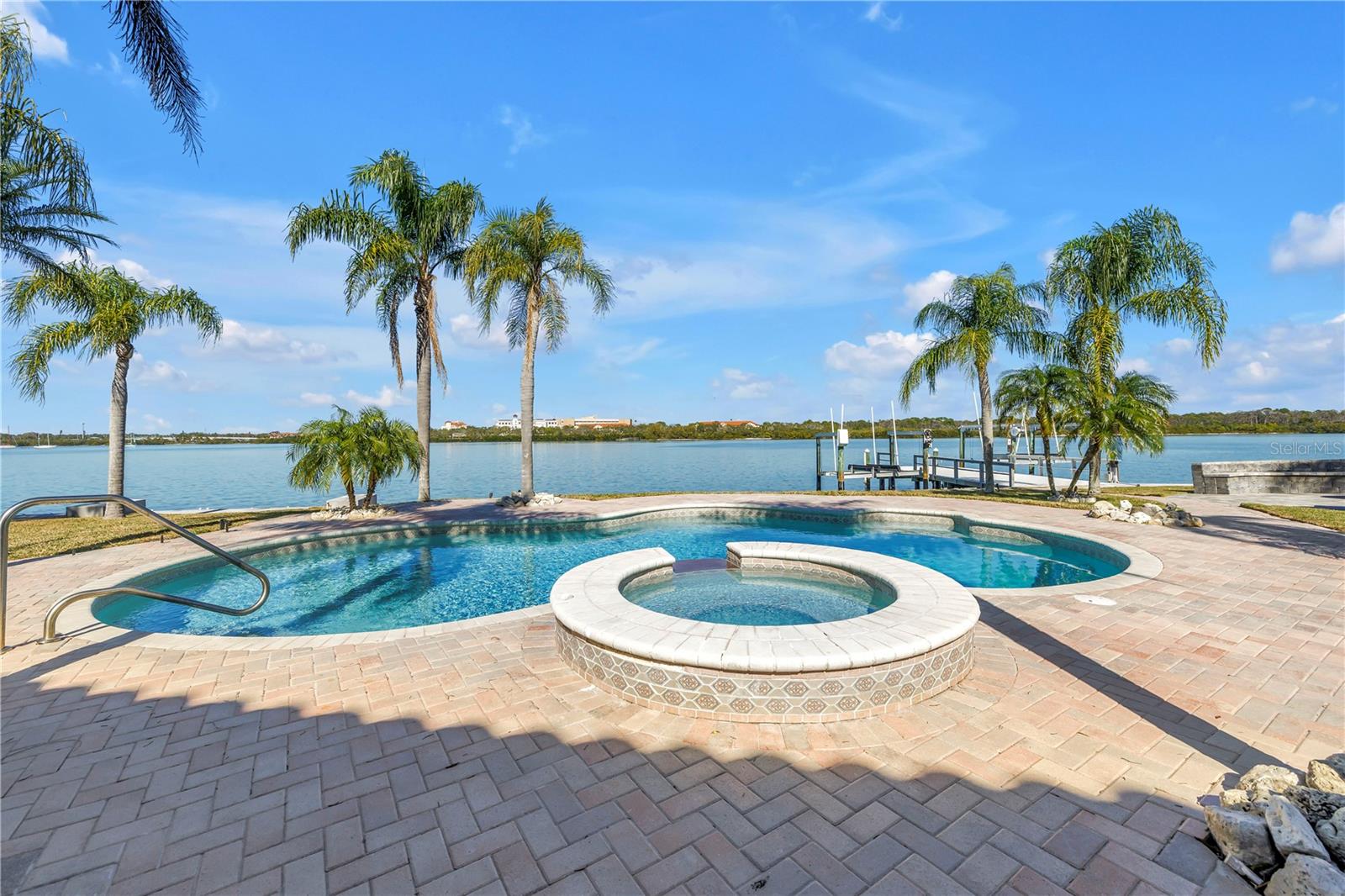 TB8474247 Property Photo