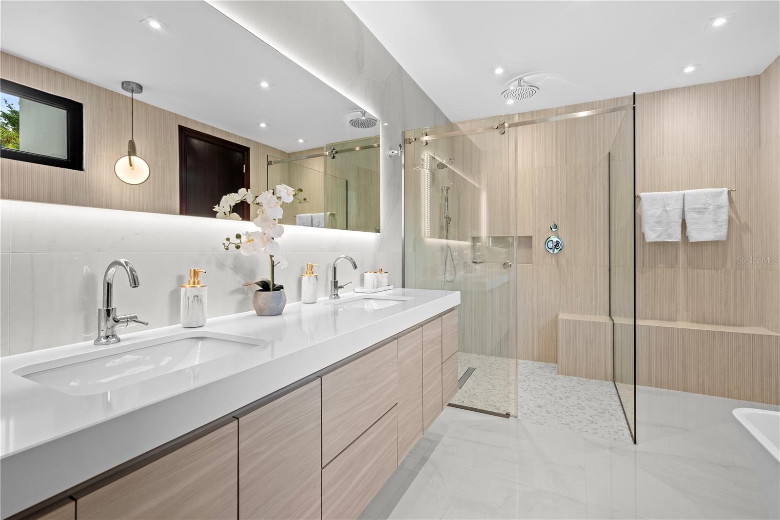 PR9119178 Property Photo