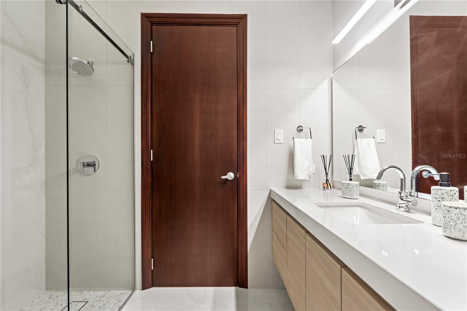 PR9119178 Property Photo