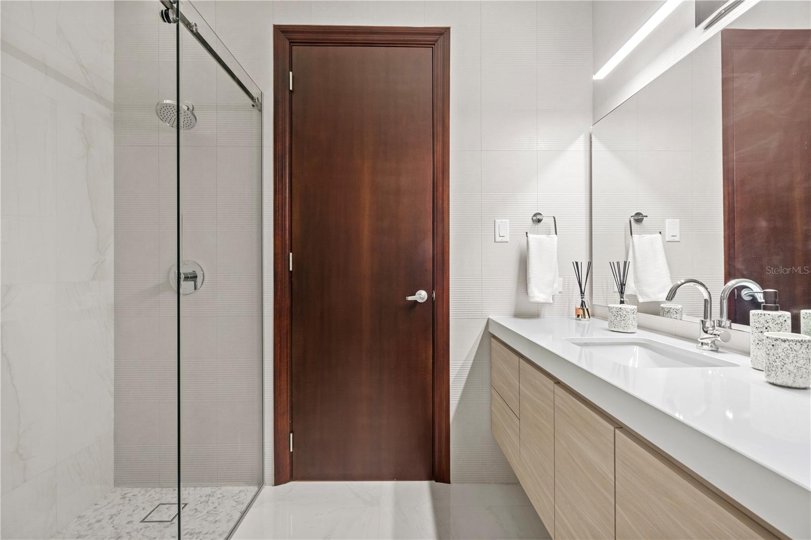 PR9119178 Property Photo