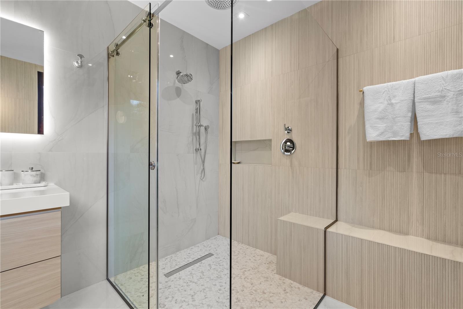 PR9119178 Property Photo