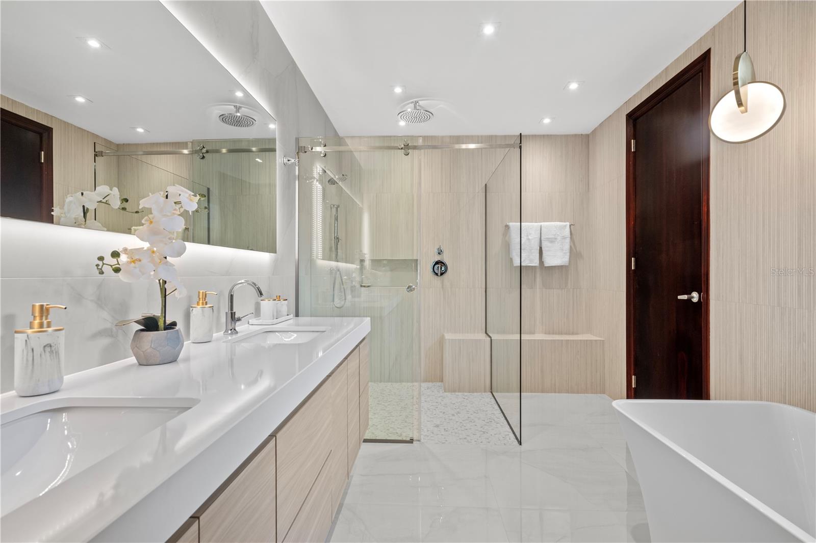 PR9119178 Property Photo