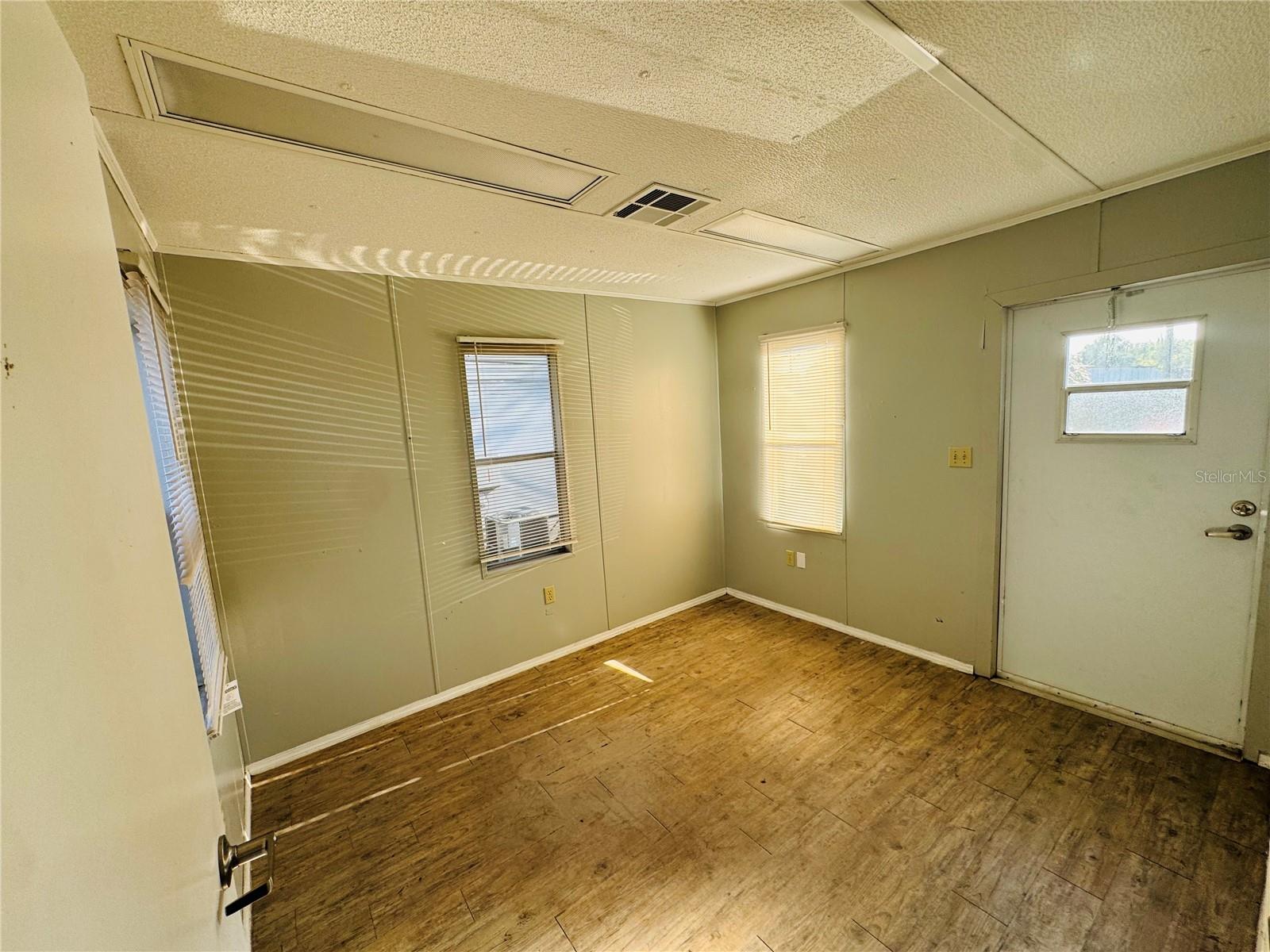 8390 S US HWY 17-92 HWY, FERN PARK, FL, 32730