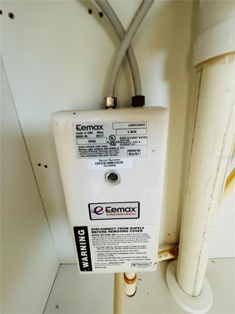 8390 S US HWY 17-92 HWY, FERN PARK, FL, 32730