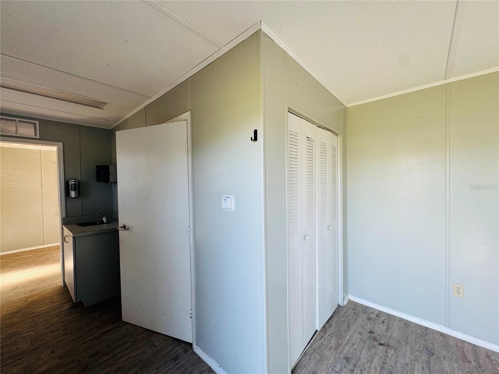 8390 S US HWY 17-92 HWY, FERN PARK, FL, 32730