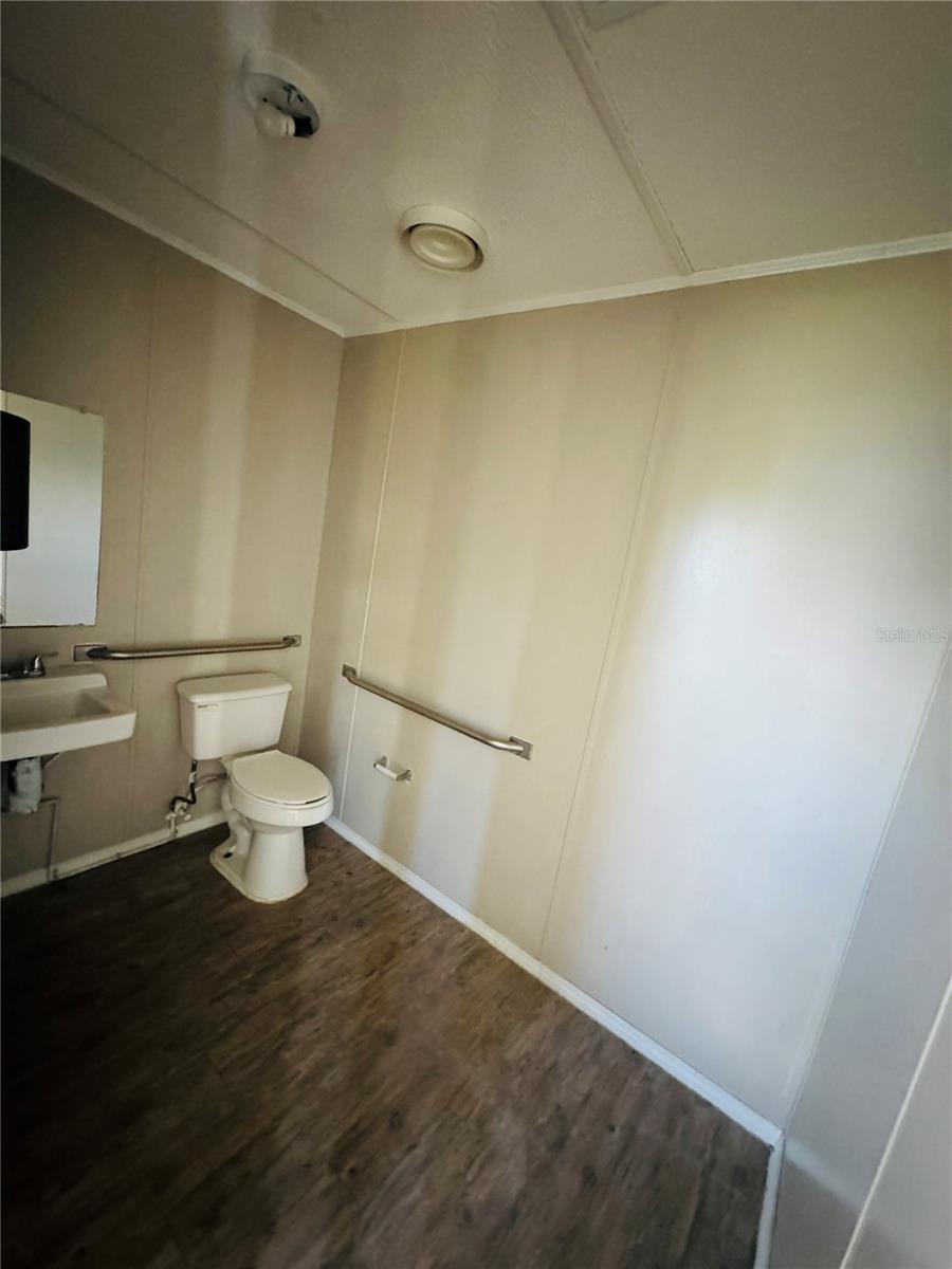 8390 S US HWY 17-92 HWY, FERN PARK, FL, 32730