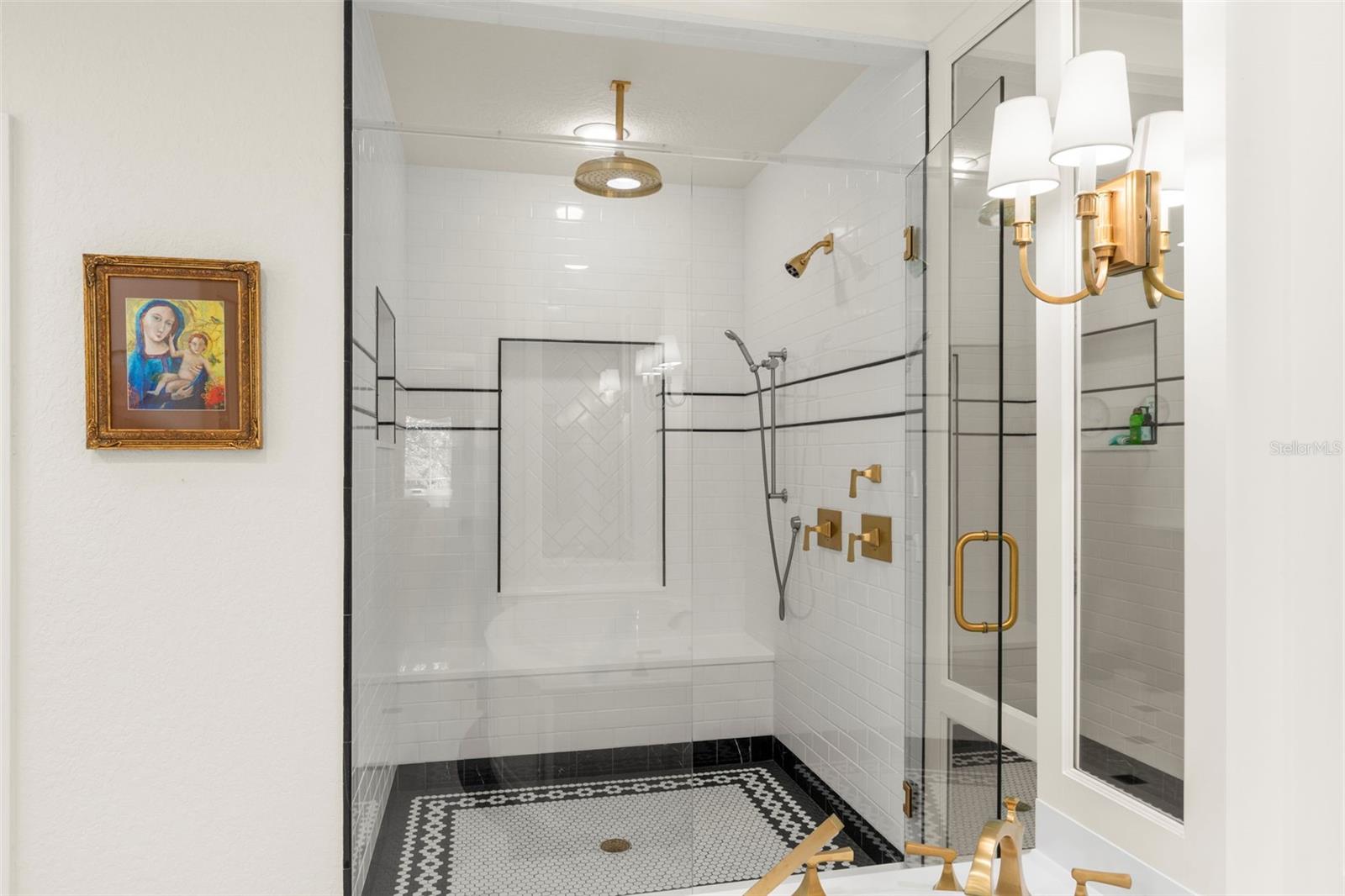 TB8474416 Property Photo