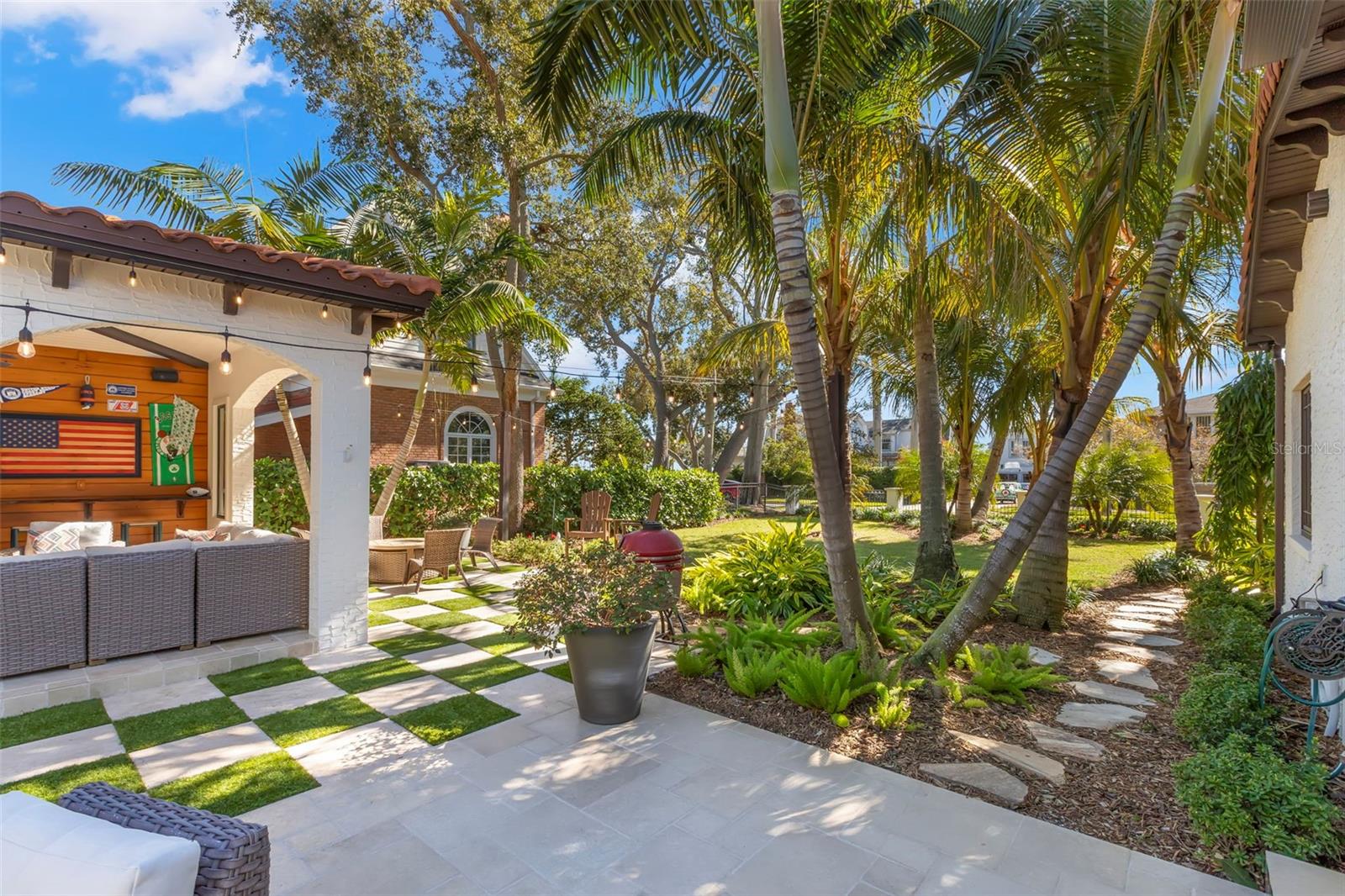 TB8474416 Property Photo