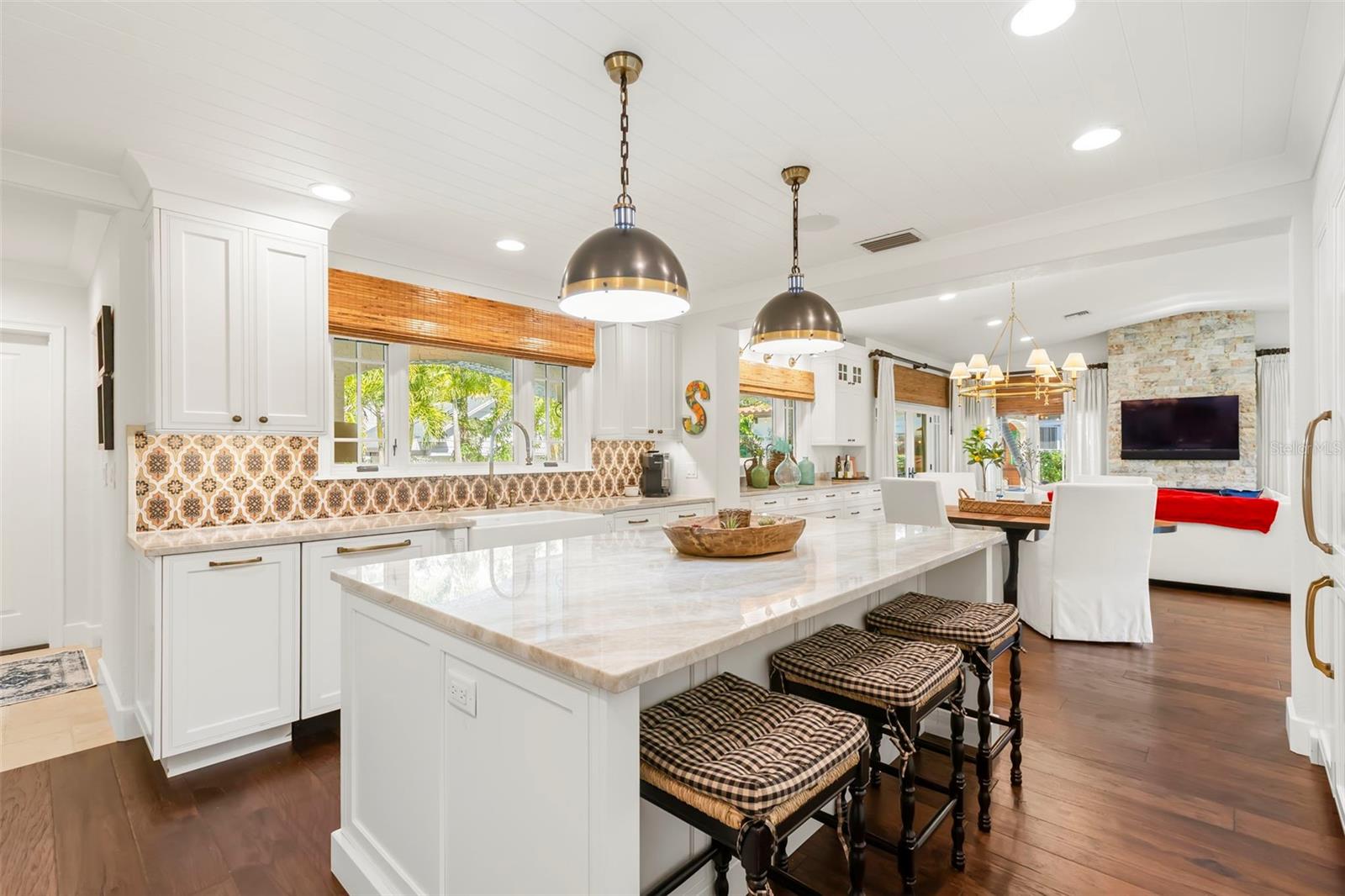 TB8474416 Property Photo