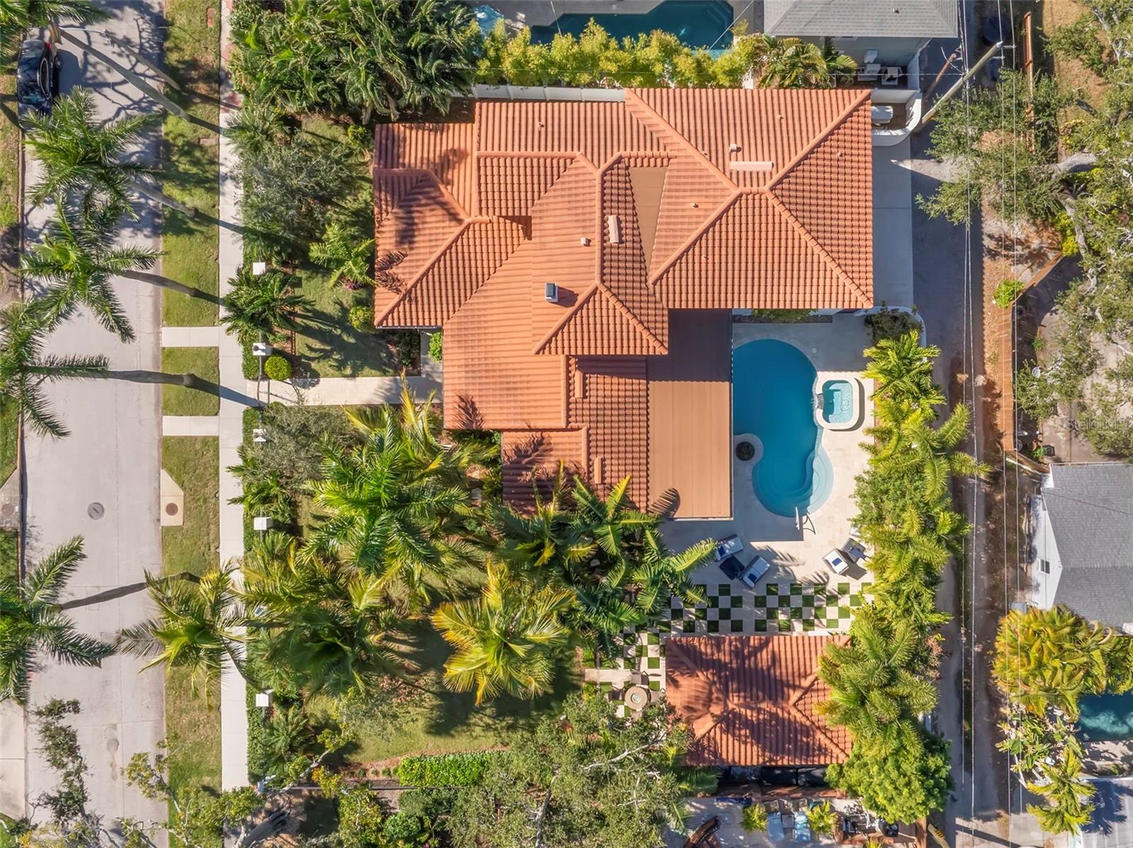 TB8474416 Property Photo