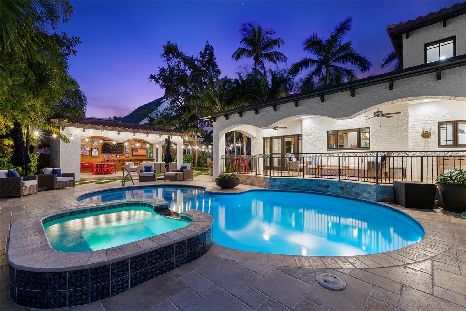 TB8474416 Property Photo