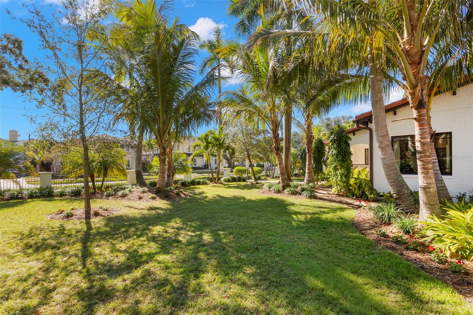 TB8474416 Property Photo