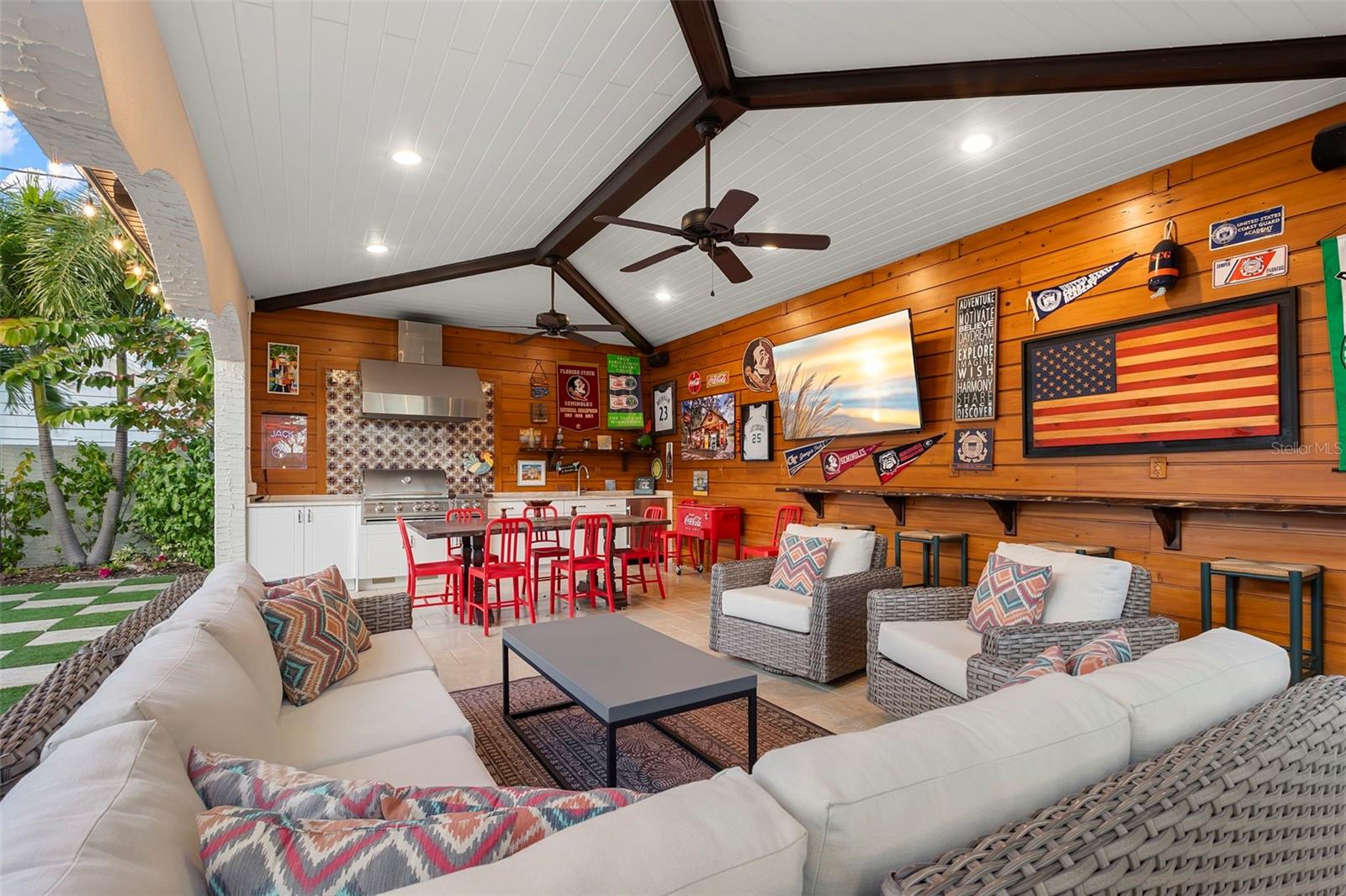 TB8474416 Property Photo