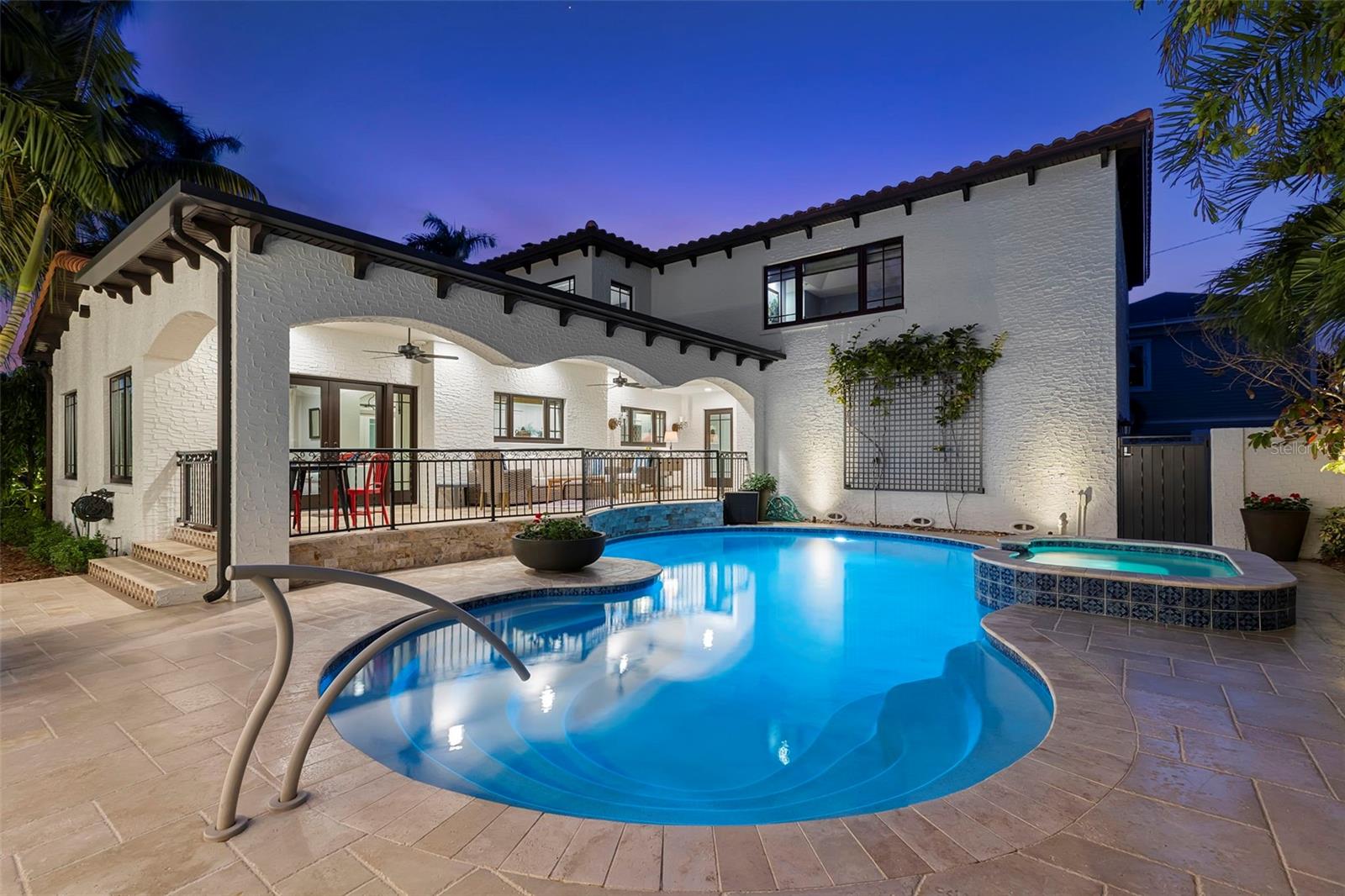 TB8474416 Property Photo