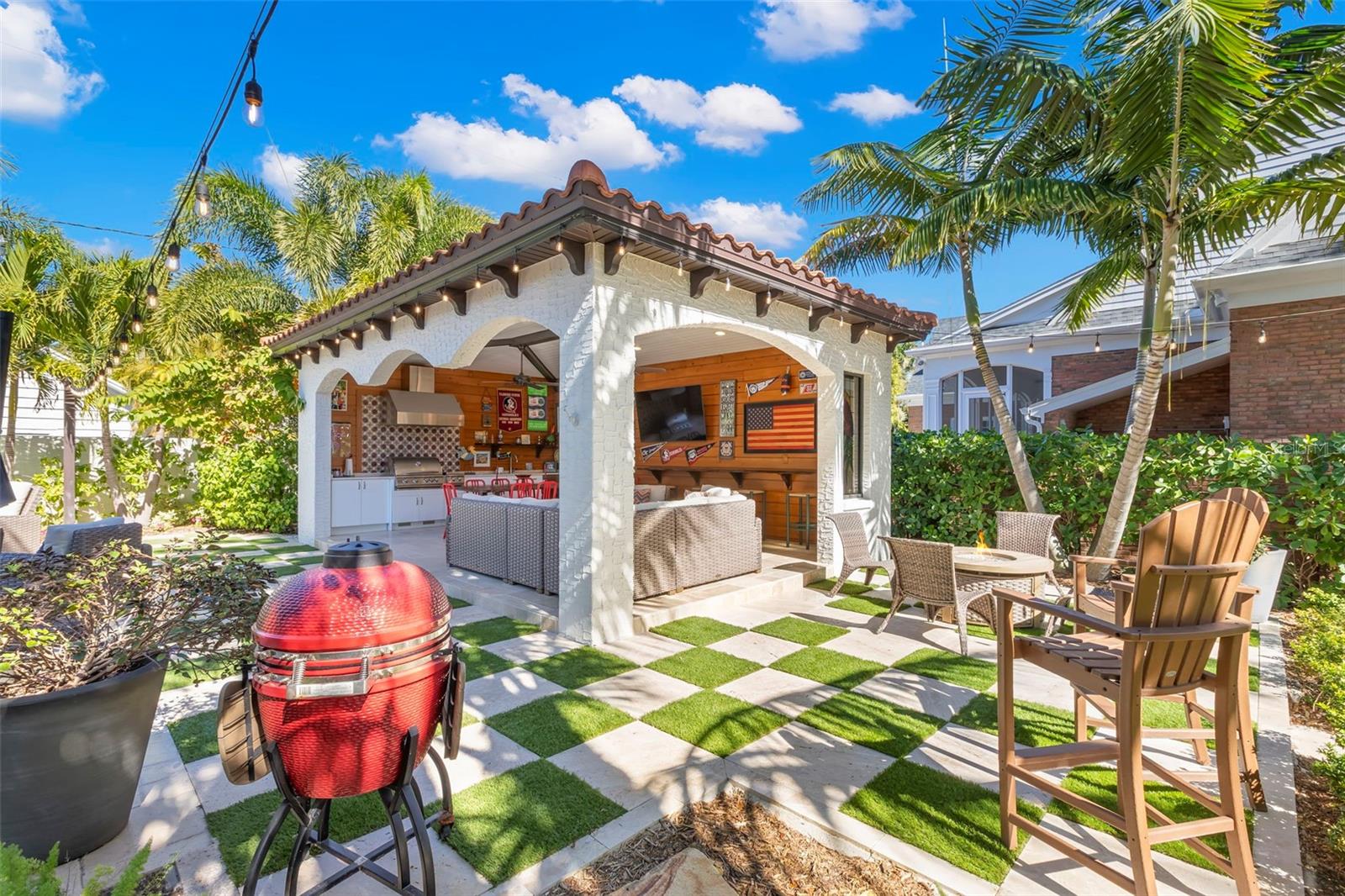 TB8474416 Property Photo