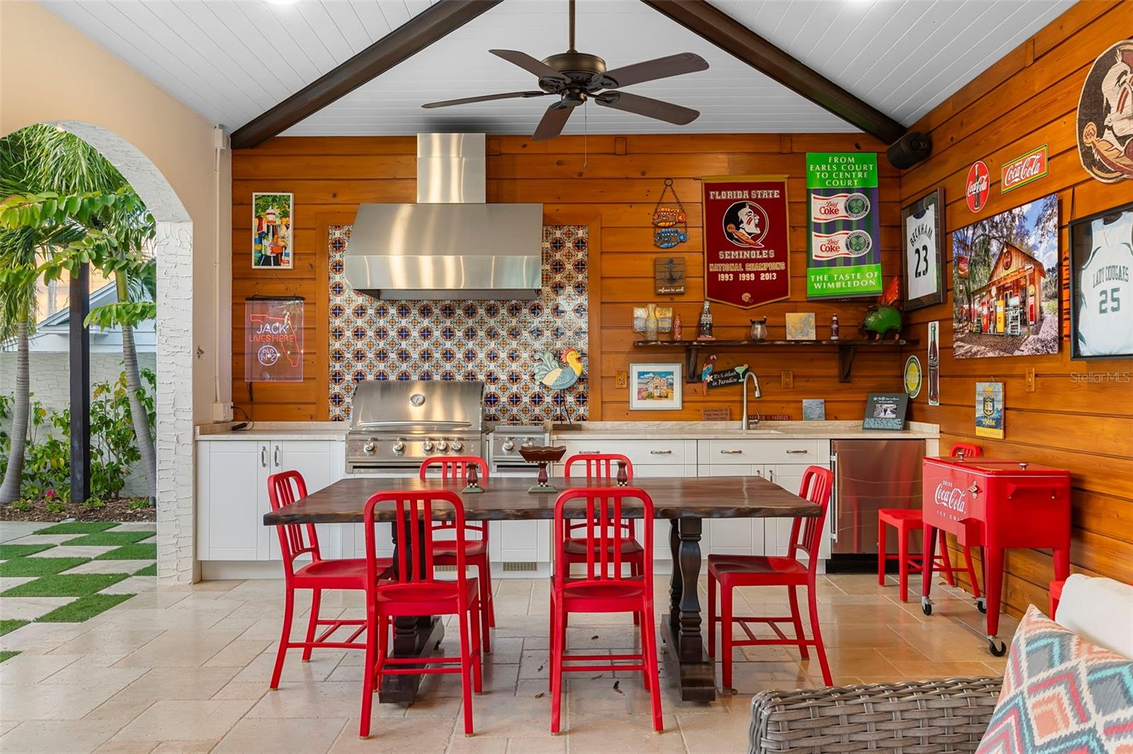 TB8474416 Property Photo