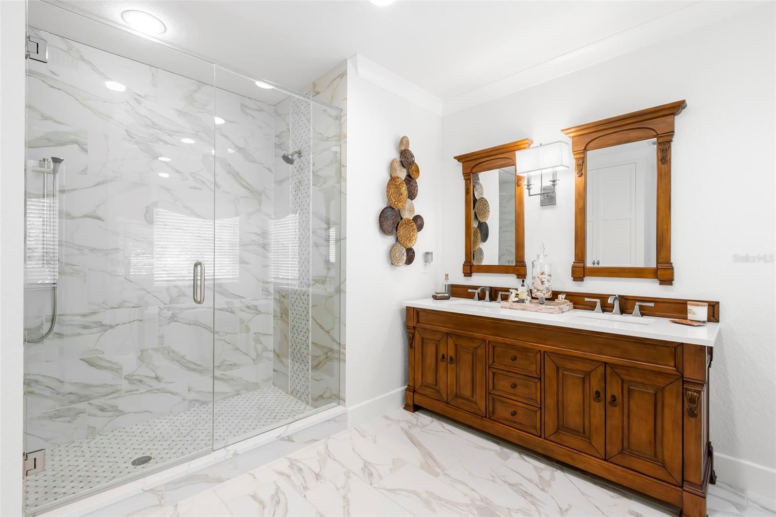 TB8474416 Property Photo