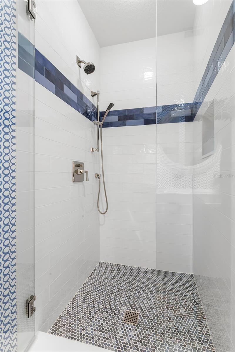 TB8474416 Property Photo